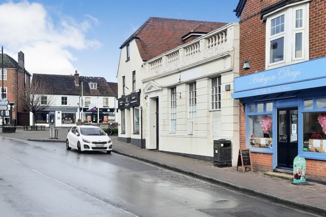 5 High Street, Storrington, Pulborough, West Sussex RH20 4DS
 2