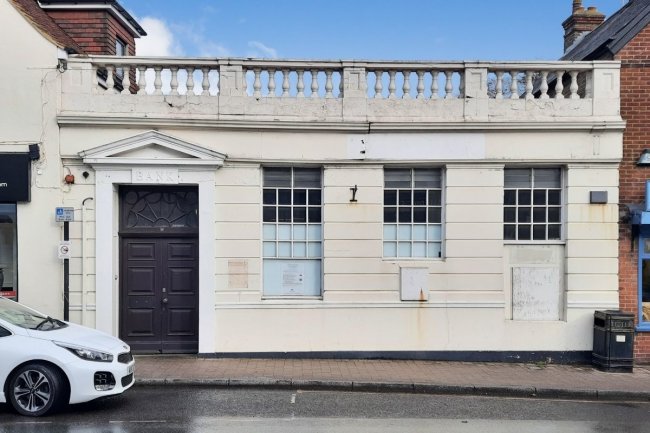 5 High Street, Storrington, Pulborough, West Sussex RH20 4DS
 2