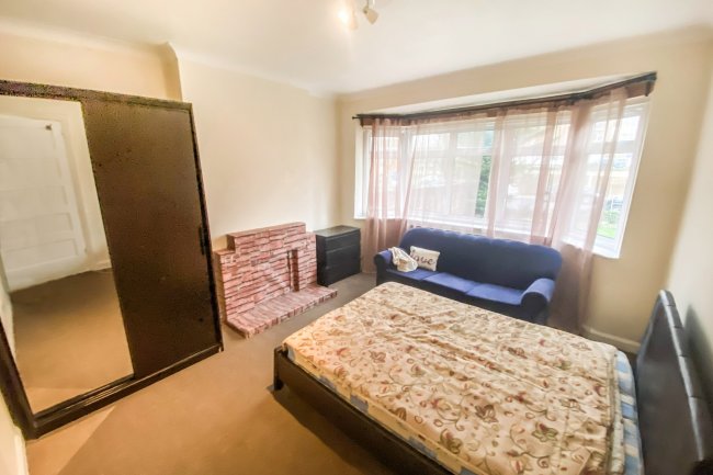 1 Gloucester Close, Stonebridge Park, London NW10 8EG
 4