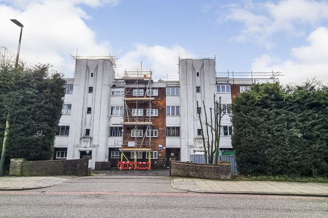 Flat 3 Whittington Court, Aylmer
Road, Finchley, London N2 0BT
 5