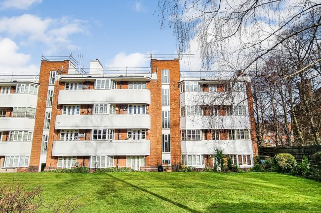 Flat 3 Whittington Court, Aylmer
Road, Finchley, London N2 0BT
 5