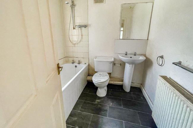 14 Eltham Close, Nottingham NG8 6BS 10