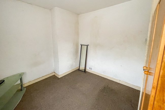 14 Eltham Close, Nottingham NG8 6BS 10