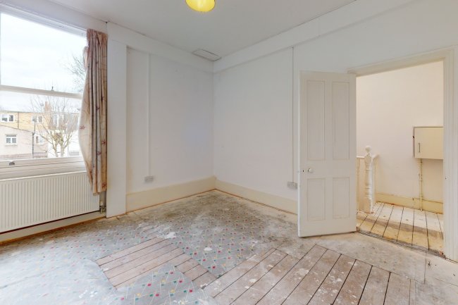 First Floor Flat, 6 Bodmin Street, Southfields, London SW18 4PT
 1