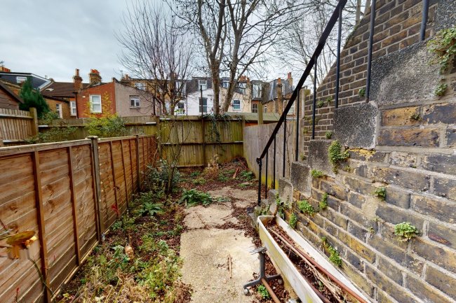 First Floor Flat, 6 Bodmin Street, Southfields, London SW18 4PT
 1