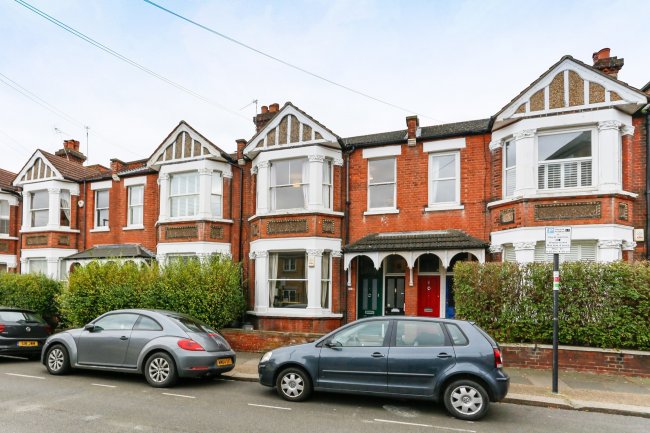 First Floor Flat, 6 Bodmin Street, Southfields, London SW18 4PT
 1