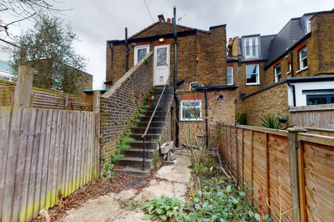 First Floor Flat, 6 Bodmin Street, Southfields, London SW18 4PT
 1