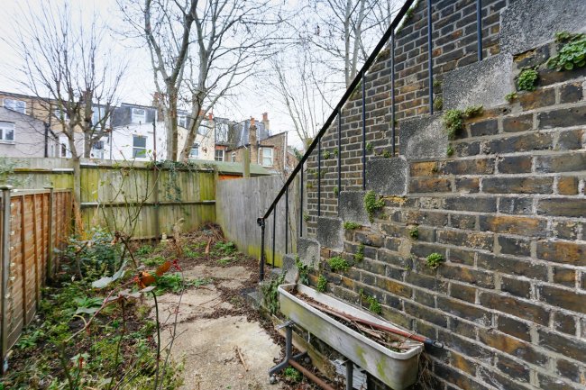 First Floor Flat, 6 Bodmin Street, Southfields, London SW18 4PT
 1