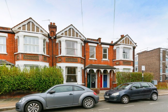 First Floor Flat, 6 Bodmin Street, Southfields, London SW18 4PT
 1