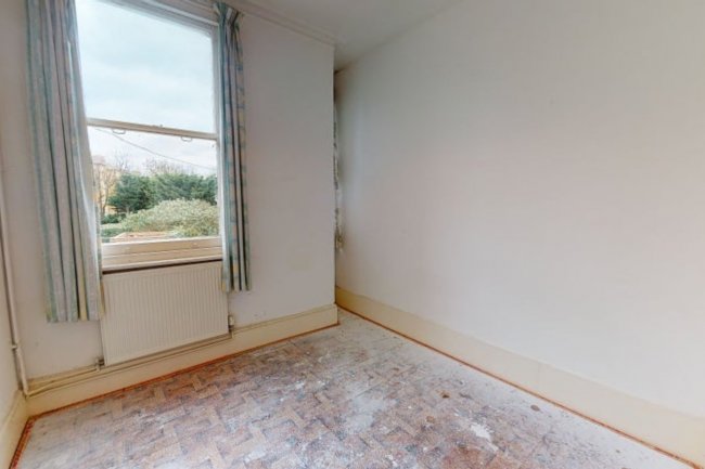 First Floor Flat, 6 Bodmin Street, Southfields, London SW18 4PT
 1