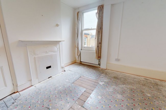 First Floor Flat, 6 Bodmin Street, Southfields, London SW18 4PT
 1