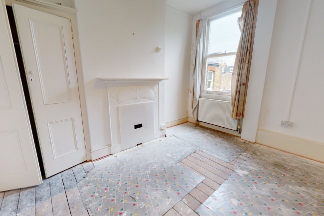 First Floor Flat, 6 Bodmin Street, Southfields, London SW18 4PT
 1