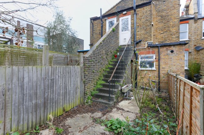 First Floor Flat, 6 Bodmin Street, Southfields, London SW18 4PT
 1