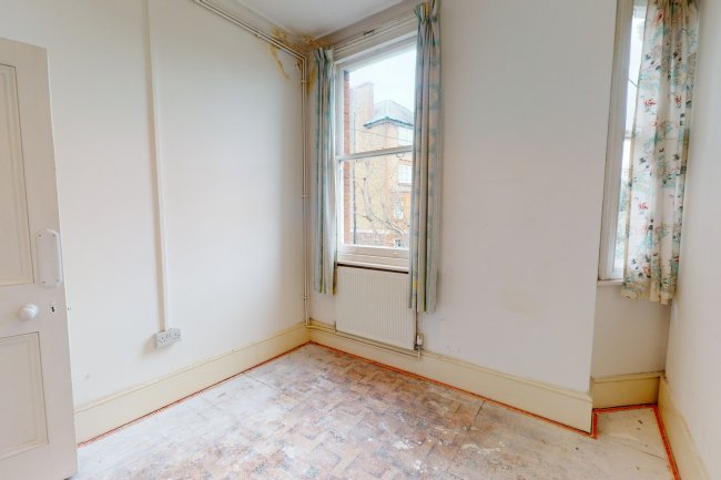 First Floor Flat, 6 Bodmin Street, Southfields, London SW18 4PT
 1