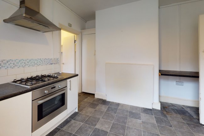 First Floor Flat, 6 Bodmin Street, Southfields, London SW18 4PT
 1