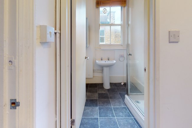 First Floor Flat, 6 Bodmin Street, Southfields, London SW18 4PT
 1