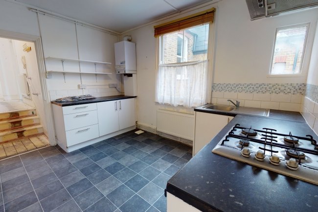 First Floor Flat, 6 Bodmin Street, Southfields, London SW18 4PT
 1