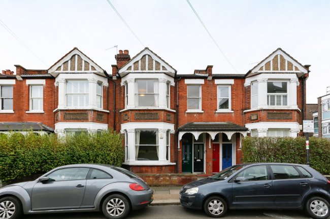 First Floor Flat, 6 Bodmin Street, Southfields, London SW18 4PT
 1