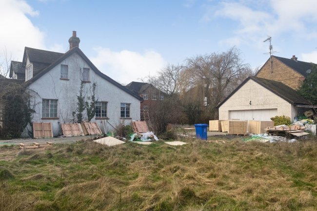 Avalon, Upper Bray Road, Bray, Maidenhead, SL6 2DB
 9