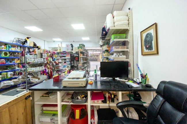 47 High Street, Horley, Surrey, RH6 7BN
 7