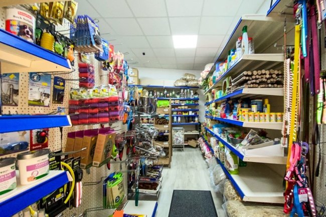 47 High Street, Horley, Surrey, RH6 7BN
 7