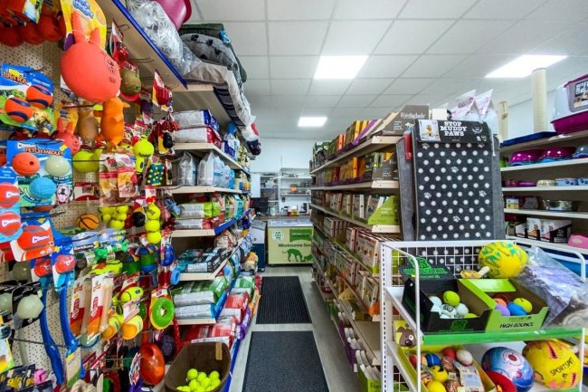 47 High Street, Horley, Surrey, RH6 7BN
 7