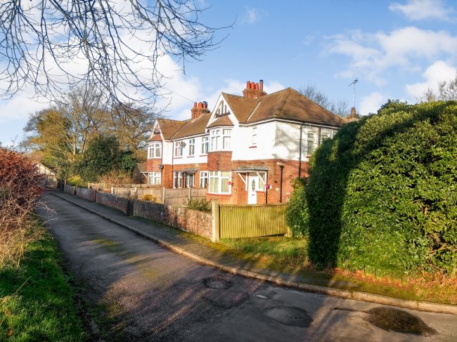 1 Low Lift Cottages, Langham, Colchester CO4 5QA
 9