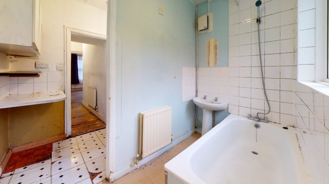 Flat A, 13 Elm Park, London SW2 2TX
 1