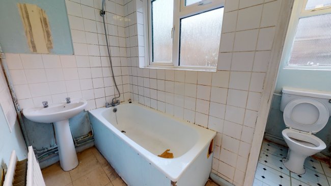 Flat A, 13 Elm Park, London SW2 2TX
 1