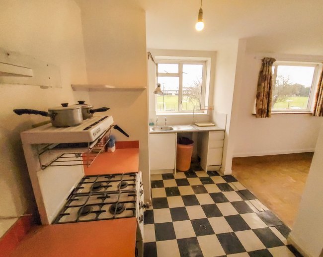 Flat 4, Cavendish House, Cavendish Road, Chiswick, London, W4 3TD
 8