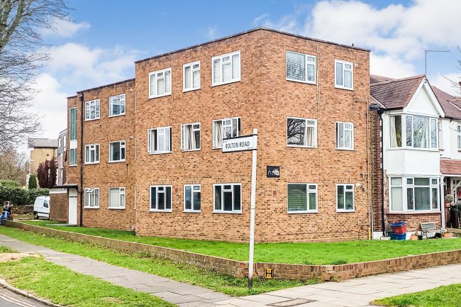 Flat 4, Cavendish House, Cavendish Road, Chiswick, London, W4 3TD
 8