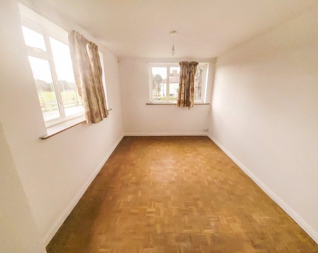 Flat 4, Cavendish House, Cavendish Road, Chiswick, London, W4 3TD
 8