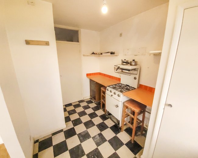 Flat 4, Cavendish House, Cavendish Road, Chiswick, London, W4 3TD
 8