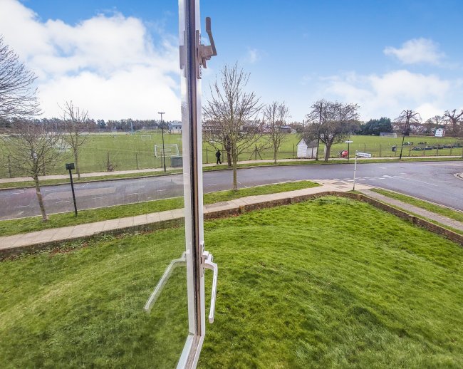 Flat 4, Cavendish House, Cavendish Road, Chiswick, London, W4 3TD
 8