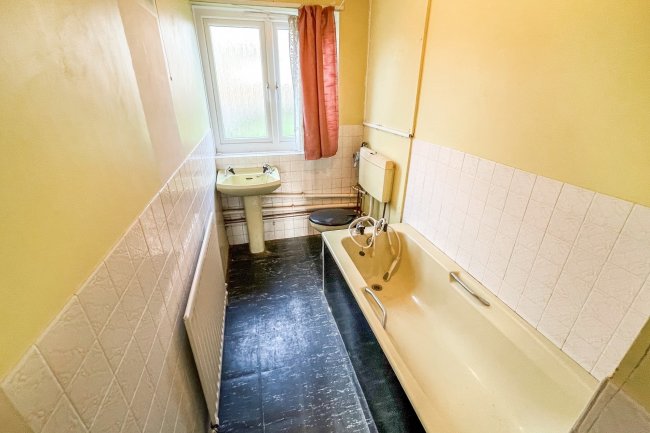 Flat 1 Chestnut Court, 16 Bramley Hill, South Croydon, Surrey, CR2 6LY
 10