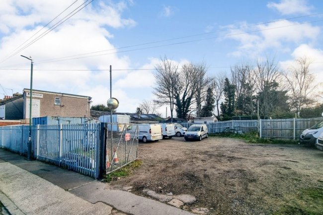 18-20 The Brent, Dartford, Kent DA1 1YD
 3