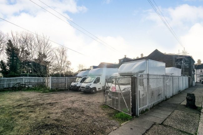 18-20 The Brent, Dartford, Kent DA1 1YD
 3