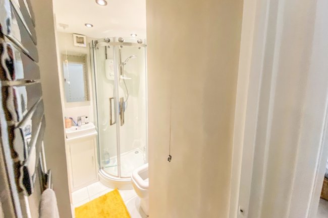 2-2A Oldridge Road, Balham, London, SW12 8PG
 7