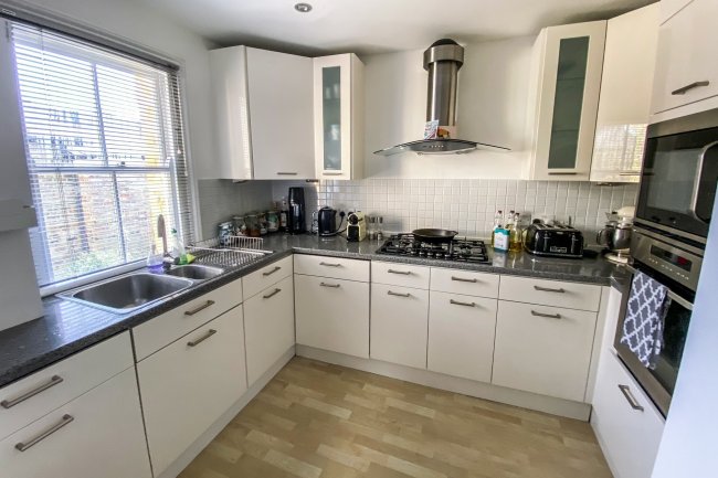 2-2A Oldridge Road, Balham, London, SW12 8PG
 7