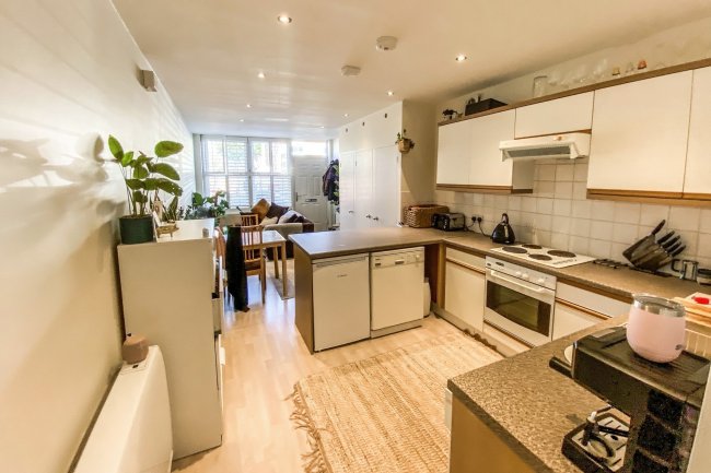 2-2A Oldridge Road, Balham, London, SW12 8PG
 7