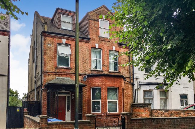 17B Connaught Road, Harlesden, London NW10 9AJ
 9