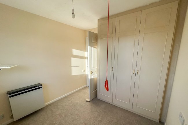 35 Fairbanks Lodge, Furzehill Road, Borehamwood, Hertfordshire WD6 2DQ
 4