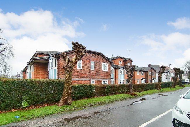 35 Fairbanks Lodge, Furzehill Road, Borehamwood, Hertfordshire WD6 2DQ
 4