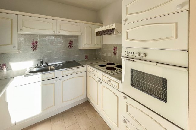 35 Fairbanks Lodge, Furzehill Road, Borehamwood, Hertfordshire WD6 2DQ
 4