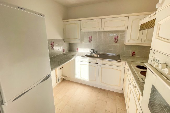 35 Fairbanks Lodge, Furzehill Road, Borehamwood, Hertfordshire WD6 2DQ
 4