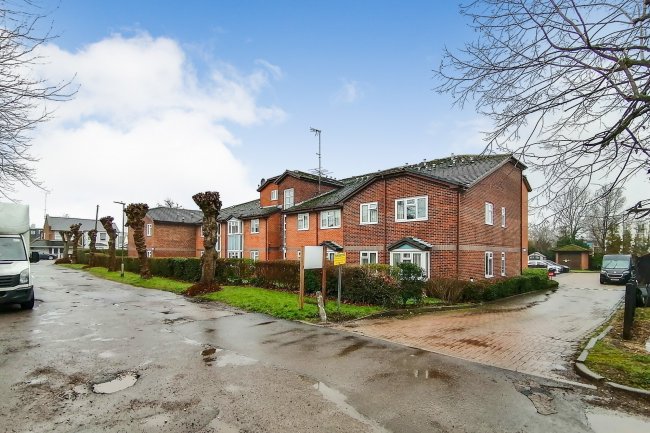 35 Fairbanks Lodge, Furzehill Road, Borehamwood, Hertfordshire WD6 2DQ
 4