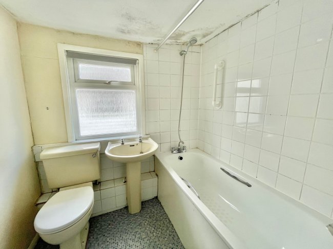 1 Southview, Nortiam Road Staplecross TN32 5QG 2