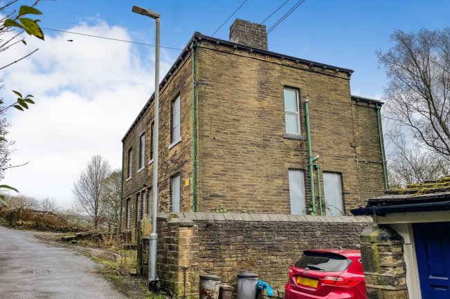 6 and 8 Bank Villas, Jerry Lane, Sowerby Bridge HX6 3BH
 1