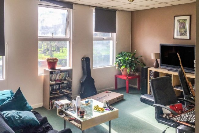 383 Bath Road,  Arnos Vale, Bristol BS4 3EU
 10