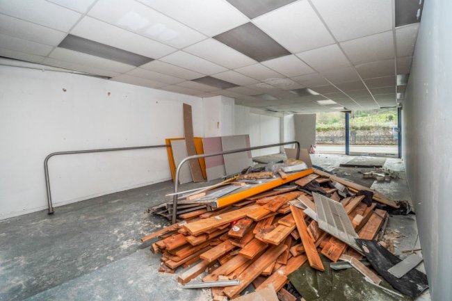 383 Bath Road,  Arnos Vale, Bristol BS4 3EU
 10